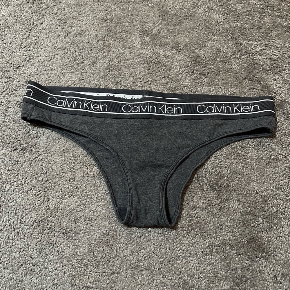 Calvin Klein Women Cheeky Panties Size Large